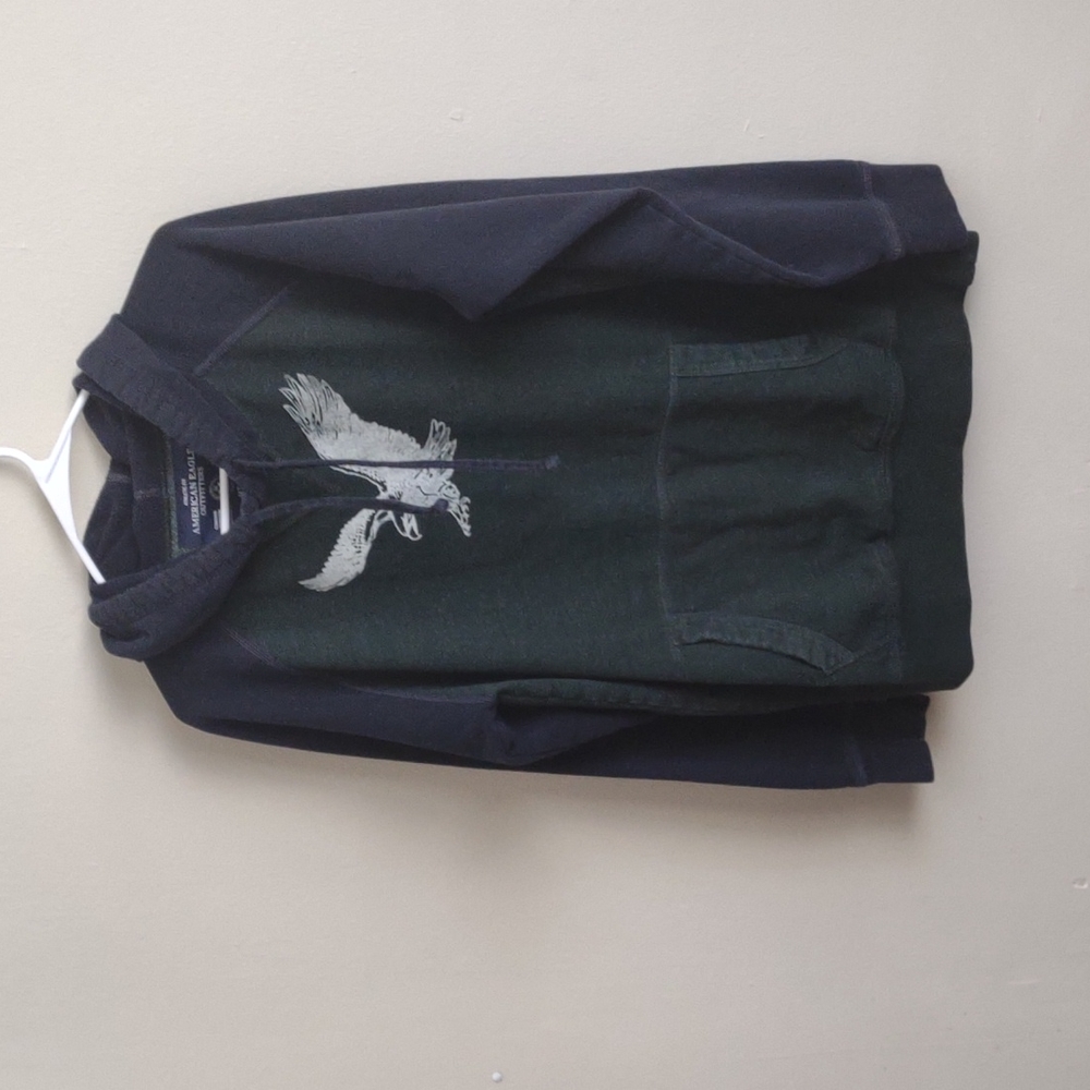 American Eagle‎ Outfitters sweatshirt Size MT/ML Green with blue sleeves